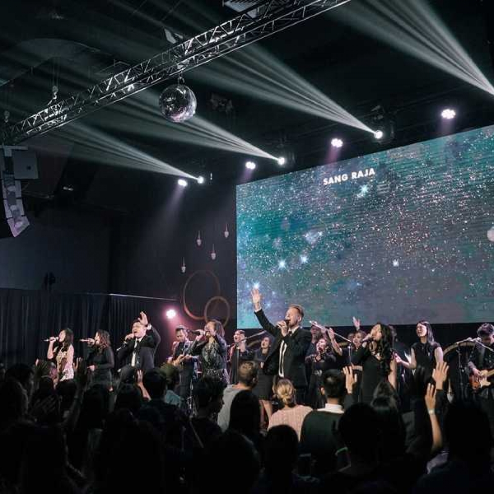 first-hillsong-church-in-asia-lit-with-chauvet-professional